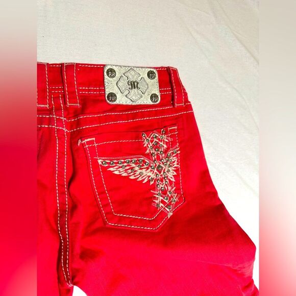 Miss Me capri JP5117P25
See smudges in photos, minor marks. Size 4 - Picture 2 of 5